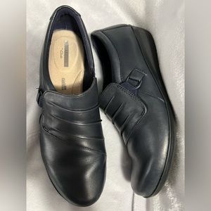 CLARKS Leather Slip-on Loafers 8.5M - Everlay Heidi NAVY - Excellent Condition